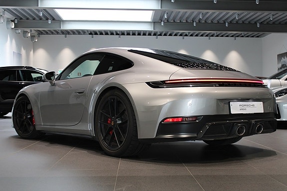 Porsche 911 Carrera 4 GTS 2 of 5
