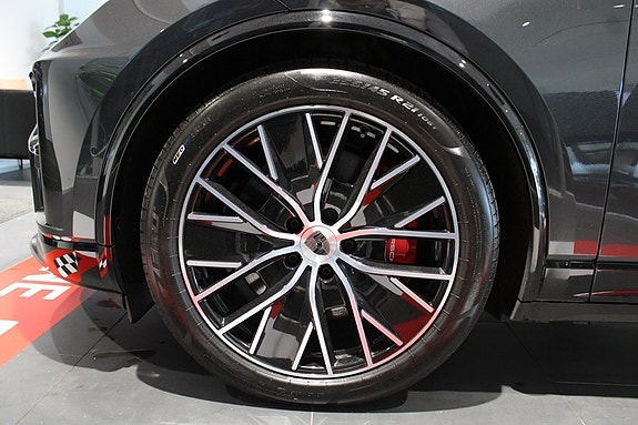 Porsche Macan Turbo 8 of 27