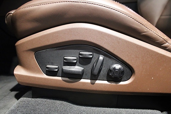 Porsche Macan Turbo 22 of 27