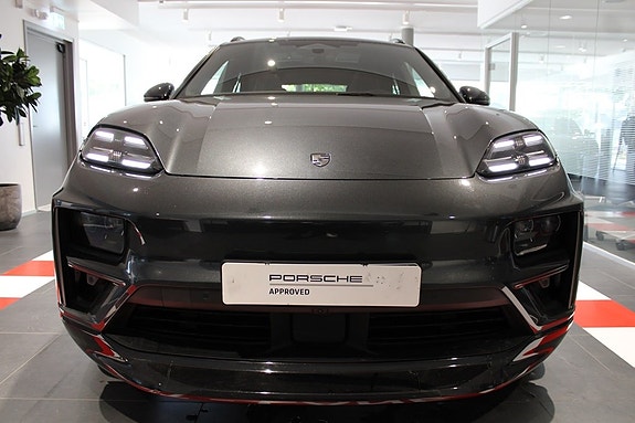Porsche Macan Turbo 6 of 27