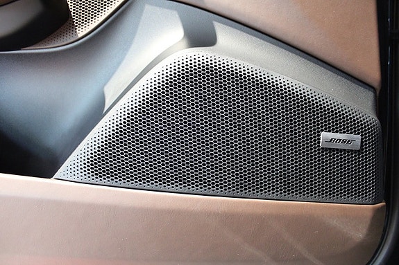 Porsche Macan Turbo 9 of 27