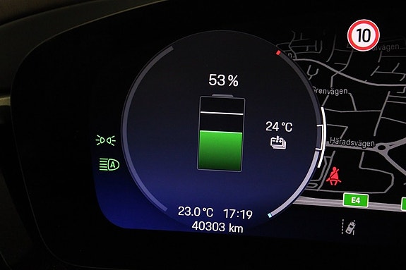 Porsche Macan Turbo 12 of 27