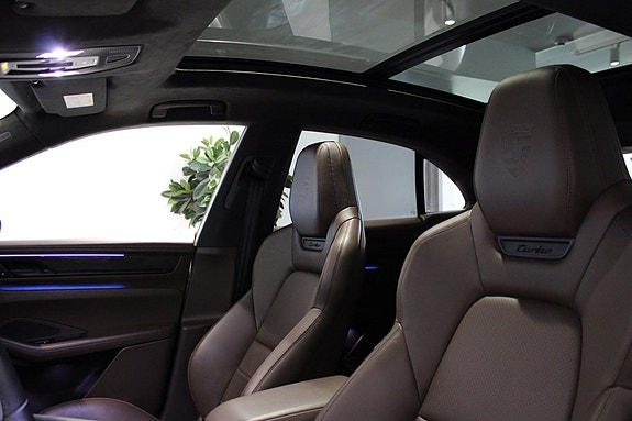Porsche Macan Turbo 20 of 27