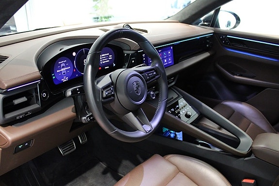 Porsche Macan Turbo 19 of 27