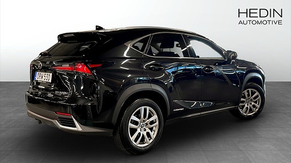 Lexus NX300h 2 of 5