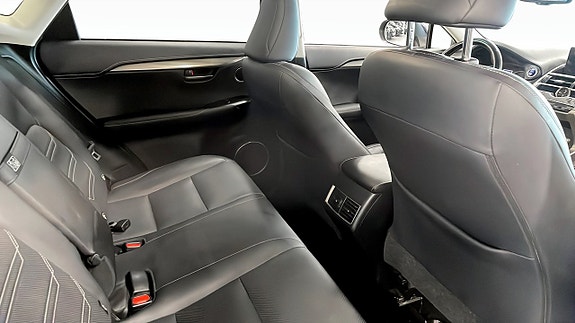Lexus NX300h 5 of 5