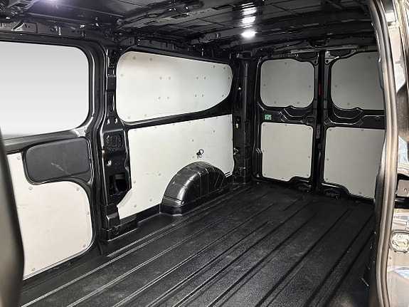 Ford Transit Custom 11 of 14