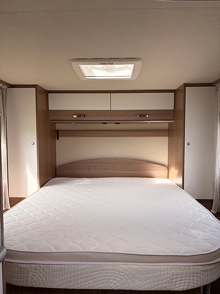 Carado välutrustad T449, queenbed & taksäng 2 of 5