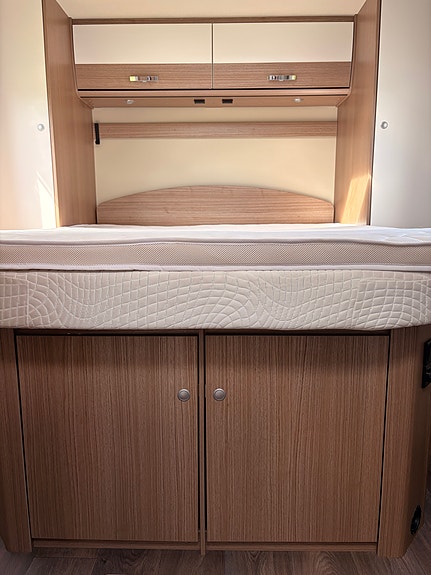 Carado välutrustad T449, queenbed & taksäng 3 of 5