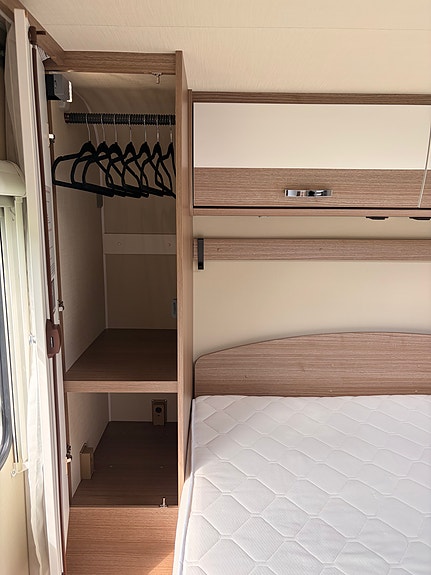 Carado välutrustad T449, queenbed & taksäng 4 of 5