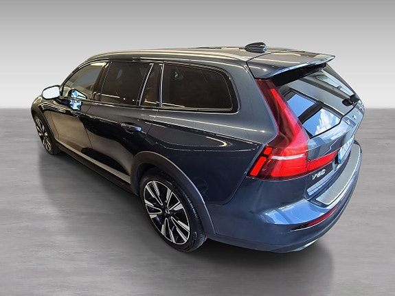 Volvo V60 Cross Country 5 of 7