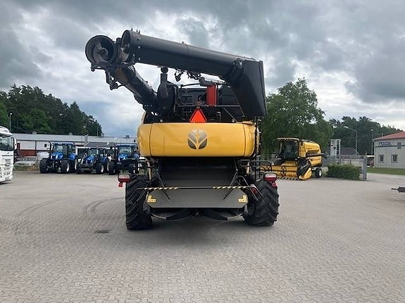 New Holland CR 10.90 4 of 5