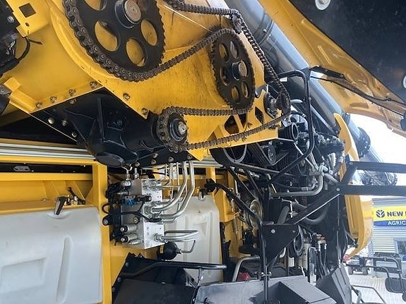 New Holland CR 10.90 10 of 14