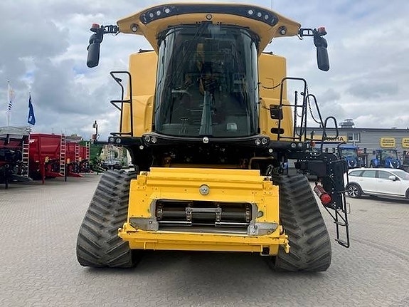 New Holland CR 10.90 2 of 5