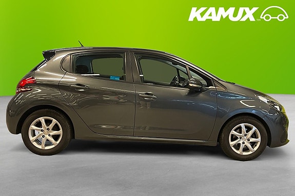 Peugeot 208 2 of 5