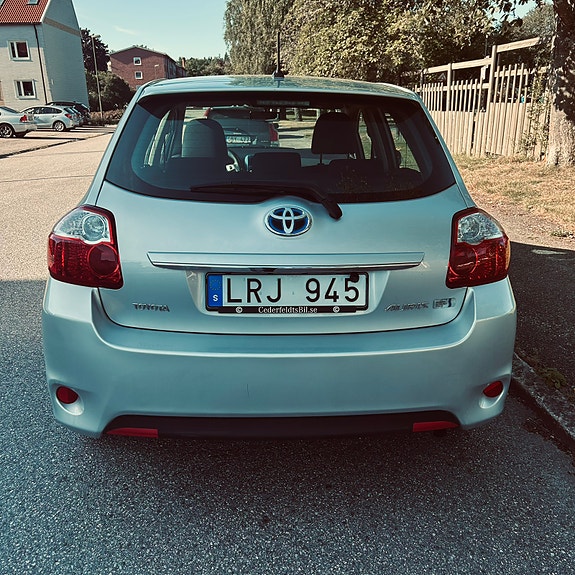 Toyota Auris 2 of 6
