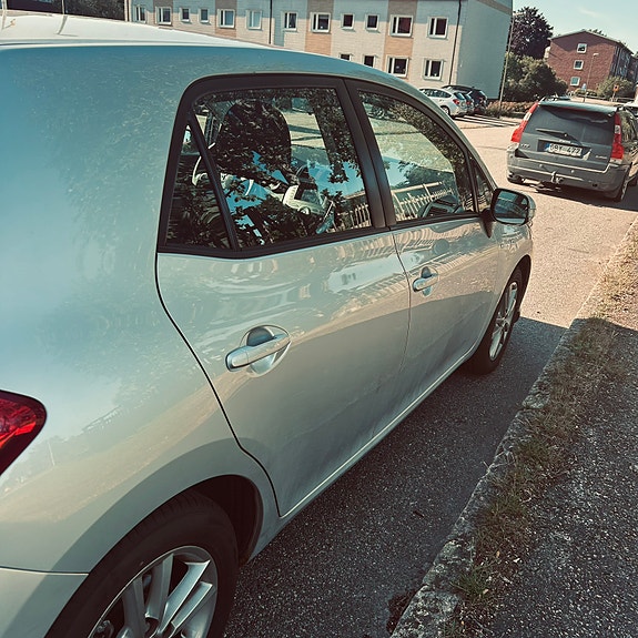 Toyota Auris 4 of 6
