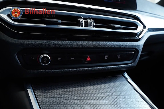 BMW 330e 18 of 19