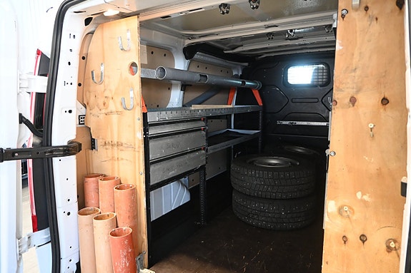 Ford Transit Custom 12 of 18