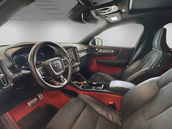 Volvo XC40 8 of 15