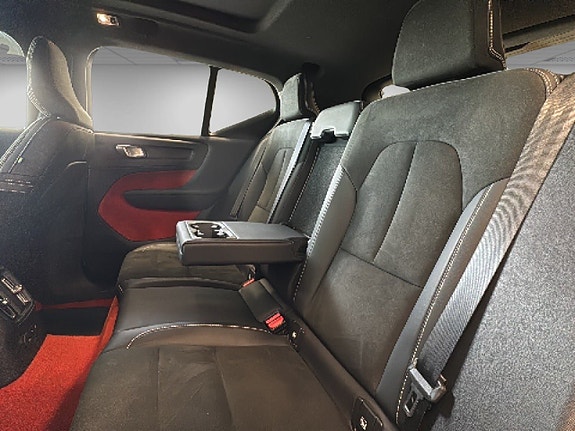 Volvo XC40 9 of 15