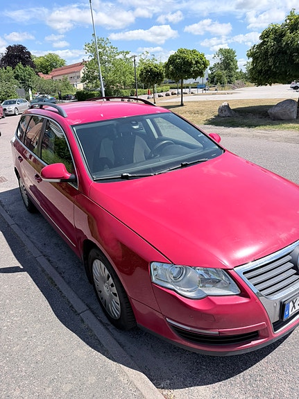 Volkswagen Passat 2 of 9