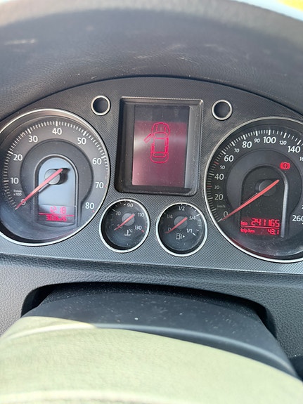 Volkswagen Passat 4 of 9