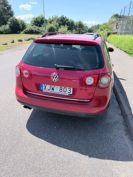 Volkswagen Passat 3 of 9