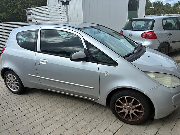 Mitsubishi Colt 2 of 4