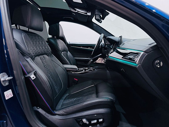BMW M550i 6 of 27