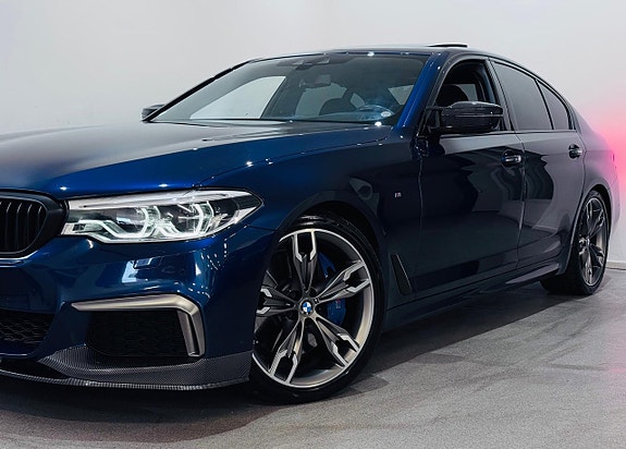 BMW M550i 3 of 5