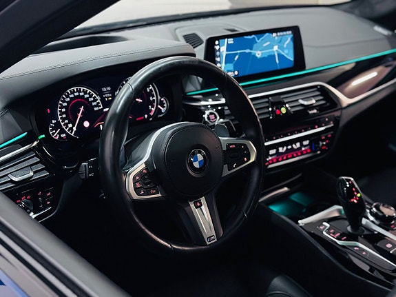 BMW M550i 10 of 27