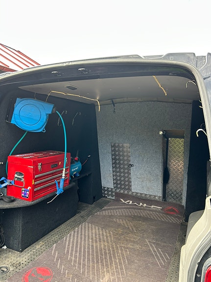 Volkswagen Transporter 6 of 9