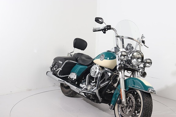 Harley-Davidson Road King Classic 2 of 6