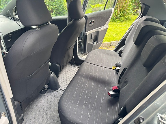Toyota Yaris 7 of 11