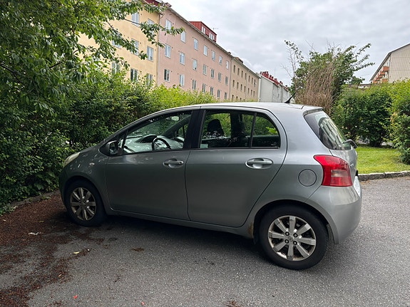 Toyota Yaris 2 of 11