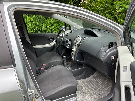 Toyota Yaris 6 of 11