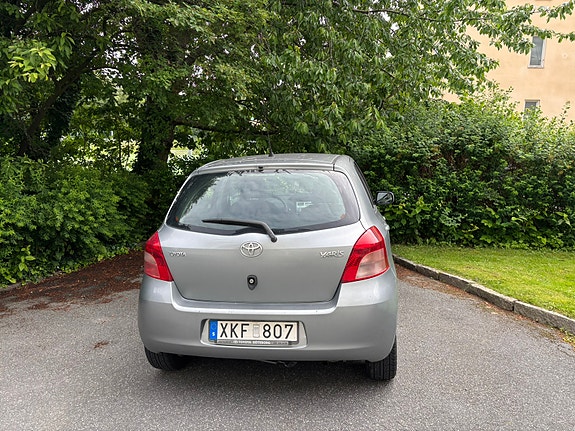 Toyota Yaris 3 of 11