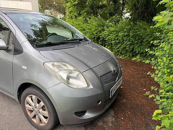 Toyota Yaris 4 of 11
