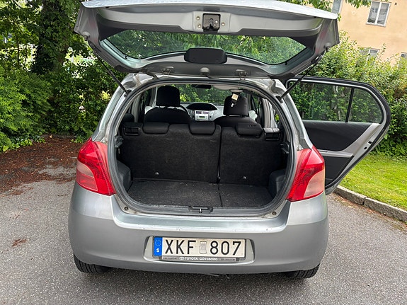 Toyota Yaris 5 of 11