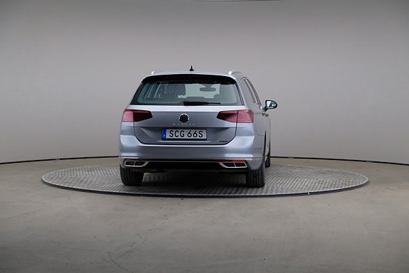 Volkswagen Passat 5 of 30