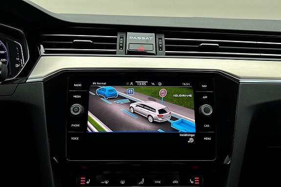 Volkswagen Passat 22 of 30