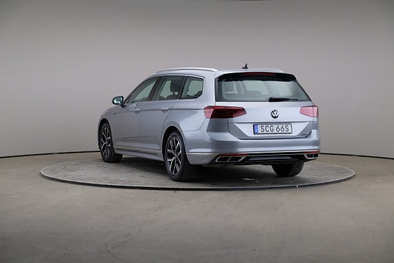 Volkswagen Passat 2 of 30