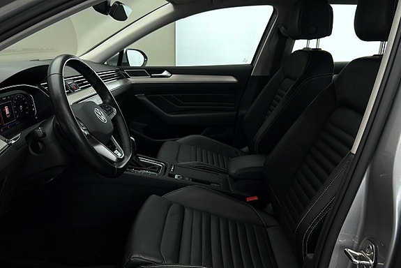Volkswagen Passat 10 of 30