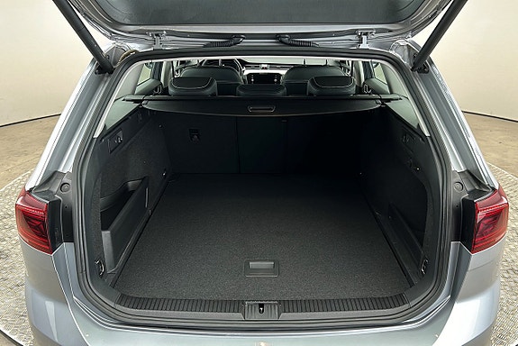 Volkswagen Passat 14 of 30