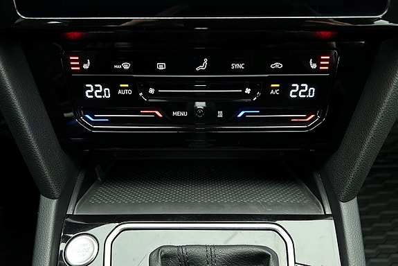 Volkswagen Passat 19 of 30