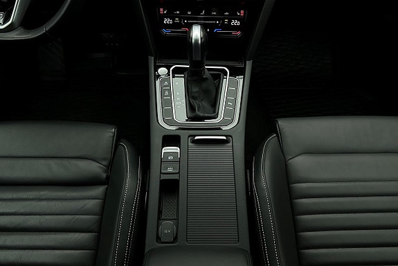Volkswagen Passat 9 of 30