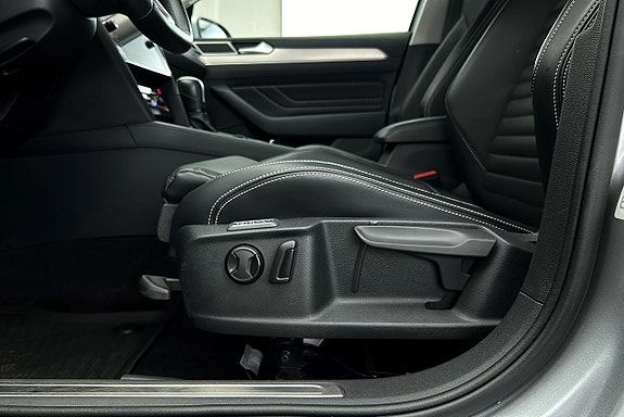 Volkswagen Passat 18 of 30