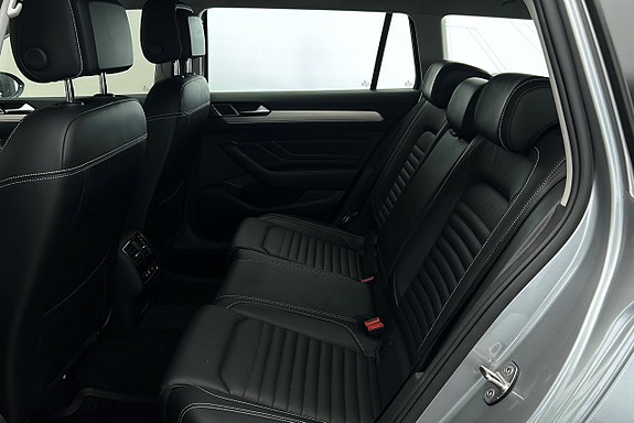 Volkswagen Passat 13 of 30