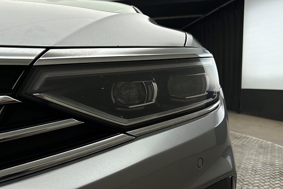Volkswagen Passat 11 of 30